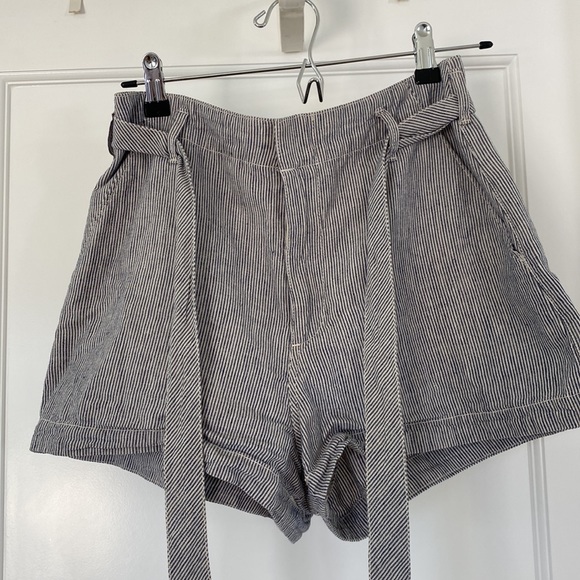 ABERCROMBIE & FITCH PIN STRIPED LINEN SHORTS - Picture 2 of 4